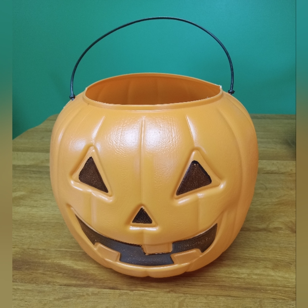 Orange Jack-O-Lantern Halloween Pumpkin 8in Treat Bucket